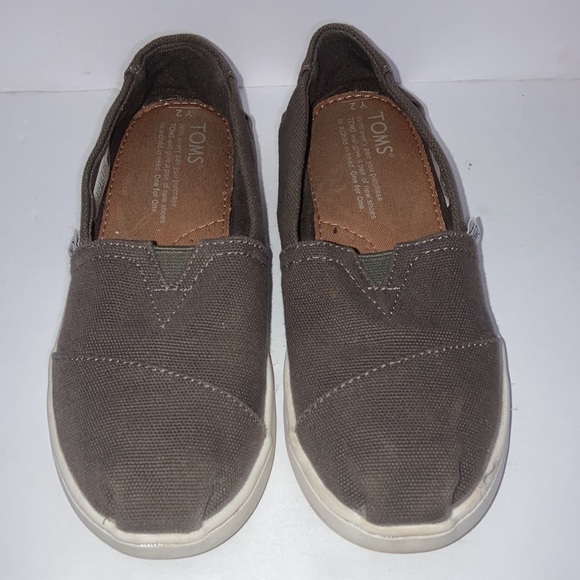 2 for $15 TOMS Shoes 2.0 Classic Alpargata Slip-On Big Kids Size 2Y Unisex - Picture 2 of 11